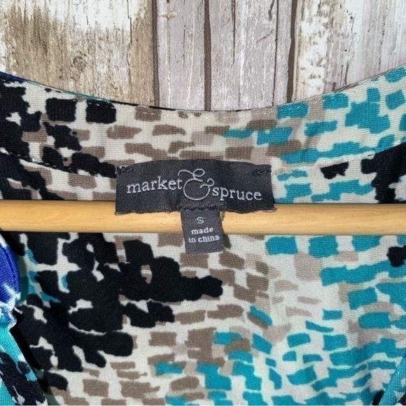 Market & Spruce Blue & Grey Chevron Sleeveless Blouse - Picture 5 of 5